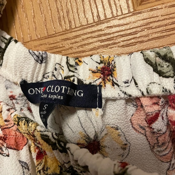 Off the shoulder floral top - Picture 5 of 6